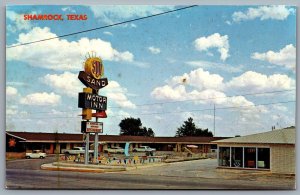 Postcard Shamrock TX c1967 Sun n Sand Motor Inn Route 66 Old Cars Swimming Pool