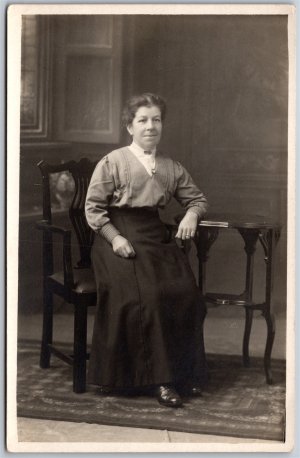 Postcard RPPC c1910s Studio Photo of Lady Mrs. Beal B