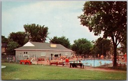 Postcard Lindsay Ontario The Community Swimming Pool and Park Kawartha Lakes