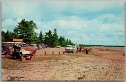 Postcard Gladstone Lake Michigan 1959 Publich Beach Old Cars Picnic Delta County