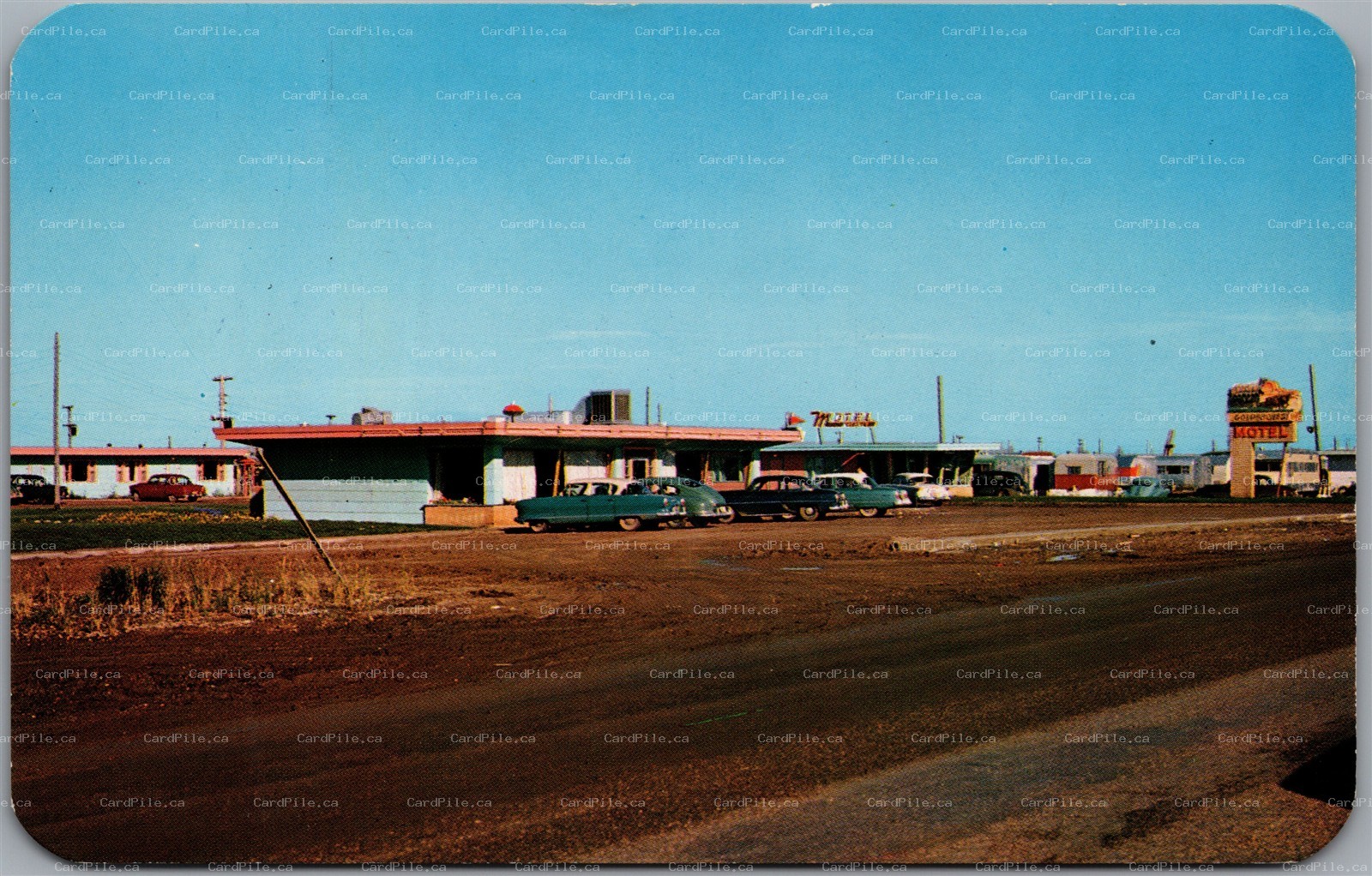 Postcard Regina Saskatchewan Golden West Motel 3900 Block Albert Street Old Cars