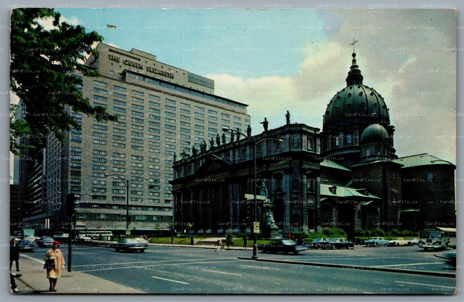 Postcard Montreal Quebec c1986 The Queen Elizabeth Hotel Street View Old Cars