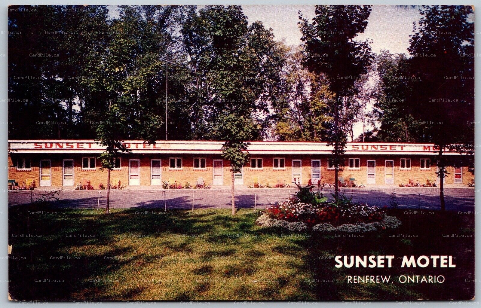 Postcard Renfrew Ontario c1960s Sunset Motel & Restaurant Hwy 17 Roadside 
