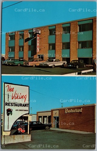 Postcard Wawa Ontario c1960s Family Units Motel Viking Restaurant Old Cars