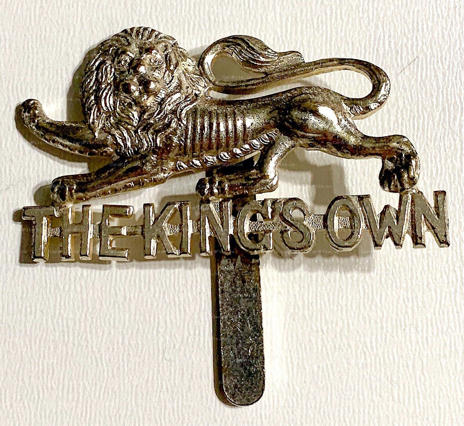 VINTAGE WWII The King's Own Royal Regiment Lancaster British Army Cap Badge