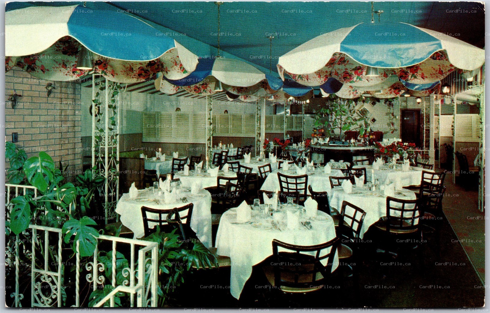 Postcard Windsor Ontario c1970s Helen's Dining Lounge Interior View