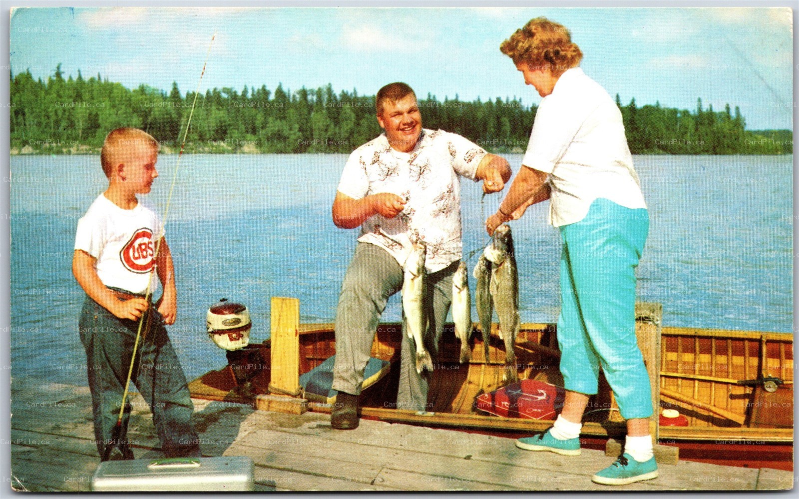 Postcard Dryden Ontario Tourism Family of Anglers Chicago Cubs T-Shirt THB
