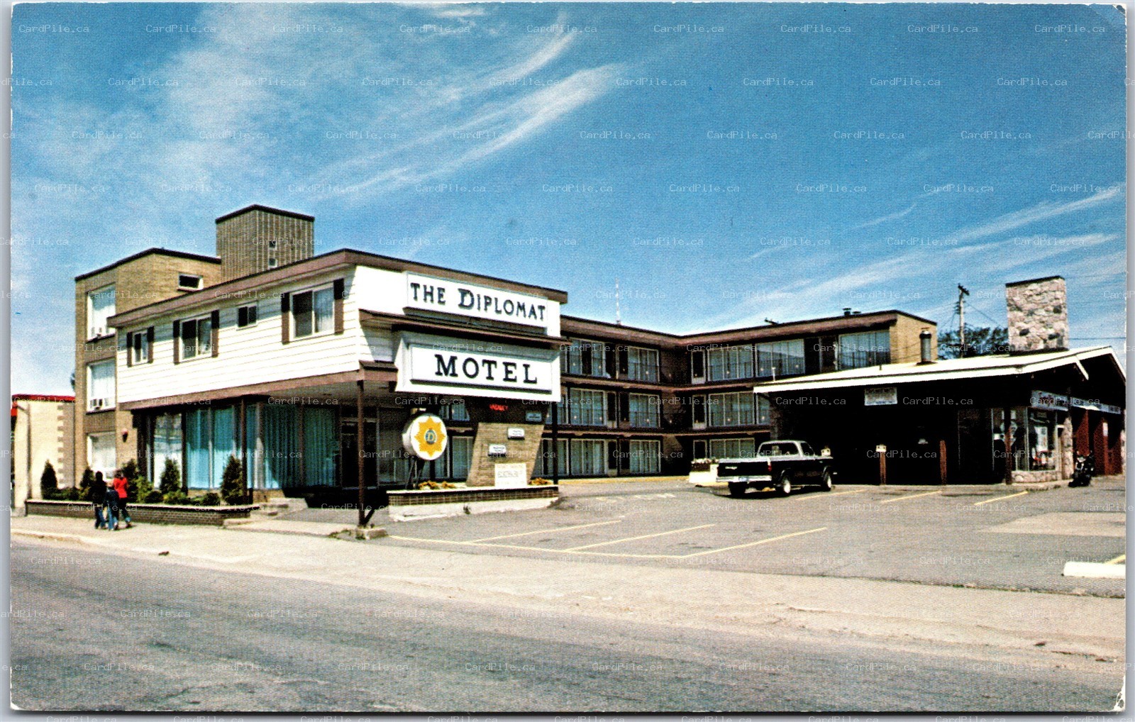 Postcard Sault Ste. Marie Ontario The Diplomat Motel Queen E. Algoma District