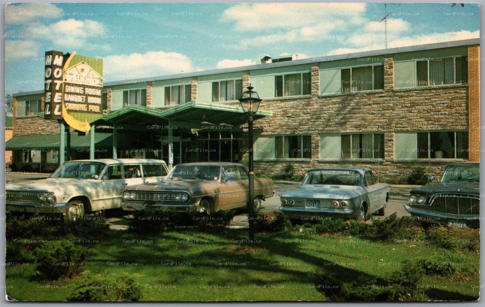 Postcard Sarnia Ontario c1960s The Chalet Motel Old Cars Lambton County