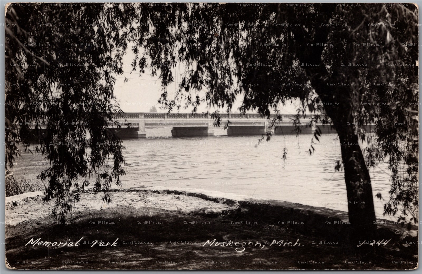 Postcard RPPC c1946 Muskegon Michigan Memorial Park Causeway Bridge