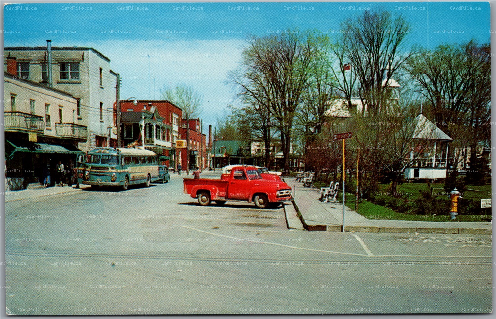 Postcard Acton Vale Quebec La rue Principale et le Parc Old Truck Bus